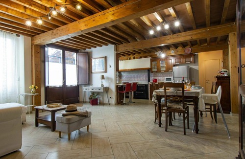 San Giuliano Terme House | Beautiful villa for 6 people with WIFI, A/C, TV, patio and pets allowed