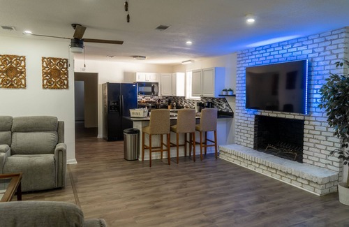 Northeast Pensacola House | Beautiful vacation Home Near Airport, I10, shopping