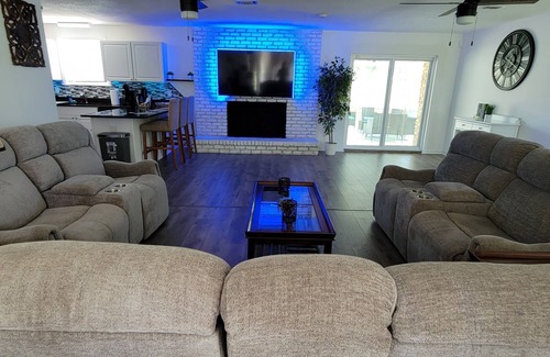 Northeast Pensacola House | Beautiful vacation Home Near Airport, I10, shopping