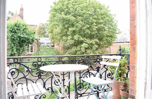 East Putney Apartment | Beautiful Victorian 2 Bedroom Apartment in London Putney