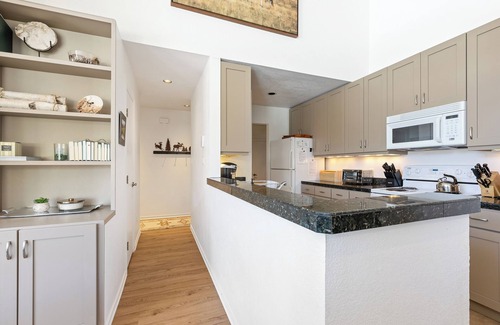 Avon House | Beautiful views from Avon Condo right on Nottingham Lake!