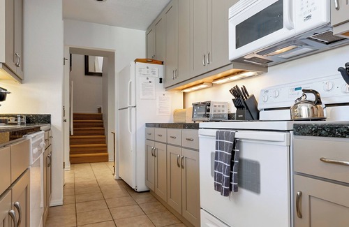 Avon House | Beautiful views from Avon Condo right on Nottingham Lake!