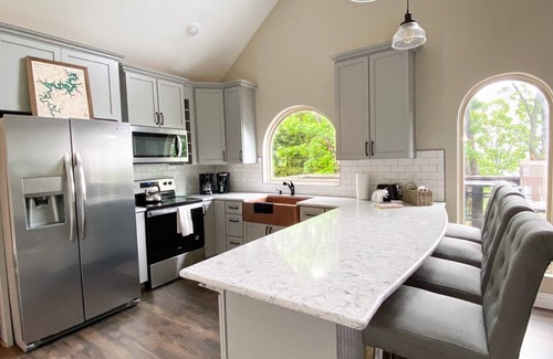 Garfield Ski Chalet | Beautiful Views! New chalet (cabin) in Ozark Mountains on Beaver Lake!