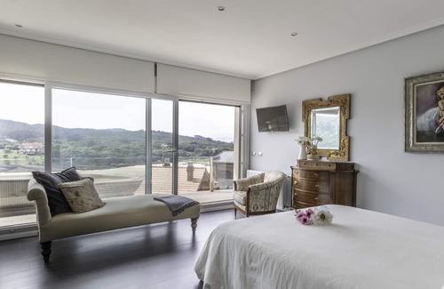 La Sorrozuela Villa | Beautiful views of the Ajo estuary