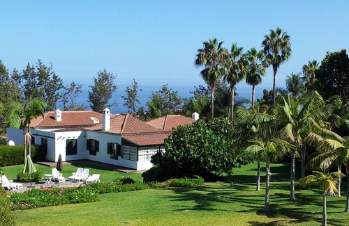 Las Arenas Villa | Beautiful villa/farmhouse in exclusive 5,000m2 botanical garden, private pool