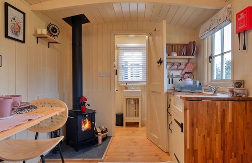 Brackley House | Beautiful villa for 2 guests with WIFI and pets allowed