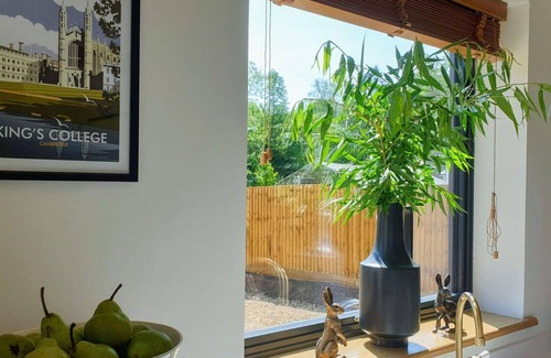 Howlett End House | Beautiful villa for 4 guests with WIFI, TV and terrace