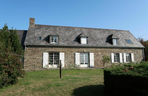 Vains House | Beautiful villa for 6 people with TV and patio