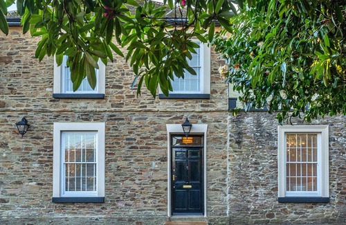 Gweek House | Beautiful villa for 7 people with hot tub, WIFI