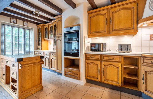 Bridgnorth House | Beautiful villa for 8 guests with WIFI, hot tub, terrace and pets allowed