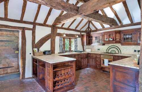 Crawley Down House | Beautiful villa for 6 people with WIFI, hot tub and TV