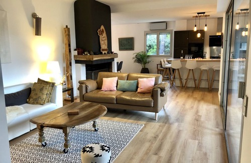 Capbreton Villa | Beautiful villa with spa sleeps 15 300meters from the beach Capbreton