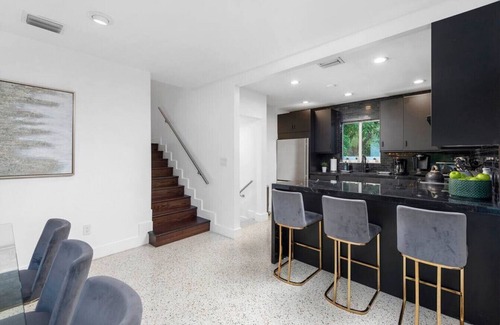 Northeast Miami House | Beautiful Villa with heated pool, Fits 14 !