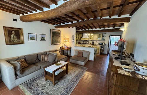 Castelvecchio Villa | Beautiful villa with private pool, A/C, WIFI, TV, terrace and panoramic view, close to Lucca