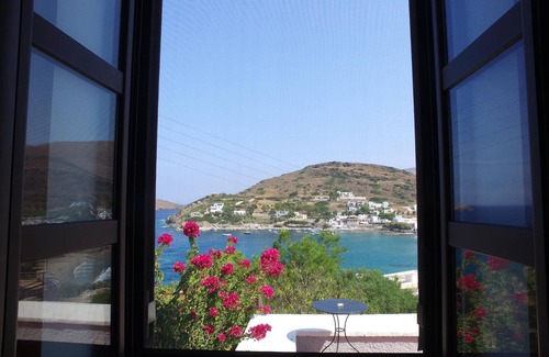 Kini House | Beautiful villa with pool, directly at the sea, wifi, 8 pers. | Syros, Kyklades