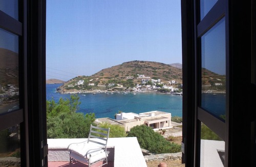 Kini House | Beautiful villa with pool, directly at the sea, wifi, 8 pers. | Syros, Kyklades