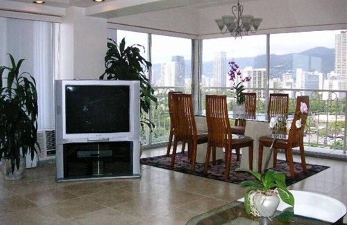 Waikiki Condo | BEAUTIFUL WAIKIKI SHORE 2 BDRM BEACHFRONT CONDO. SPECTACULAR OCEAN/SUNSET VIEWS.