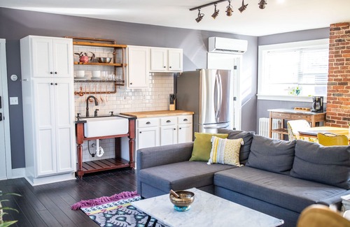 Pittsburgh Apartment | Beautiful, Walkable Strip District Studio w/Outdoor Loggia