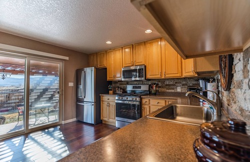 Canon City House | Beautiful Warm and Spacious Home, 3bed/2 full bath