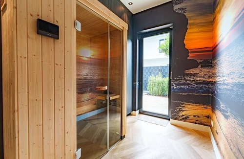 Zeewolde Villa | Beautiful water villa near Harderwijk