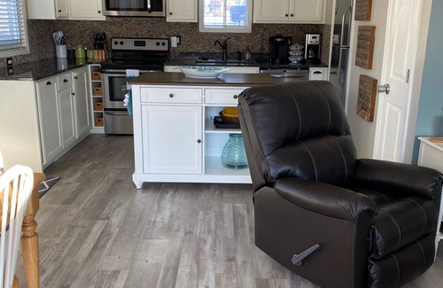 McColley House | Beautiful Waterfront Cottage, Private Dock with 40'x16' Slip, Quiet Cove at 8 MM