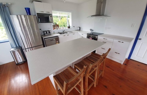 Tamaterau House | Beautiful waterfront views + so handy to town