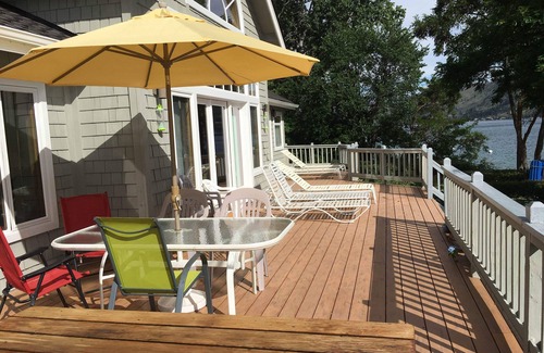 Wapato Point House | Beautiful waterfront on Wapato Point