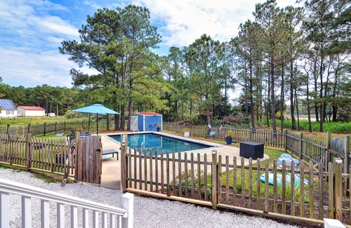 Cambridge House | Beautiful, Waterfront Home - Perfect as Hunting Lodge - Come for Water Fowl!