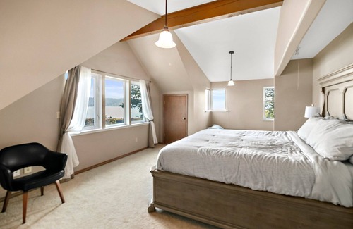 Burley House | Beautiful Waterfront House with Relaxing Kyak & Seafood(clams&oysters) available