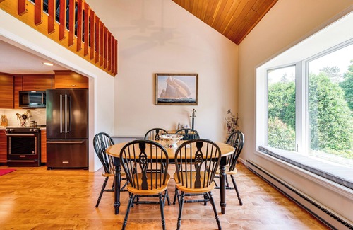 Jackson House | Beautiful Wentworth Golf Club Condo: Balcony & A/C