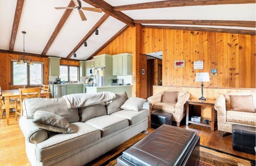 Windham Ski Chalet | Beautiful Windham Chalet 2 minutes to Town and the Mountain