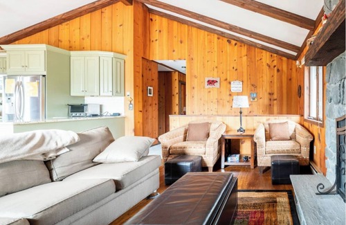 Windham Ski Chalet | Beautiful Windham Chalet 2 minutes to Town and the Mountain
