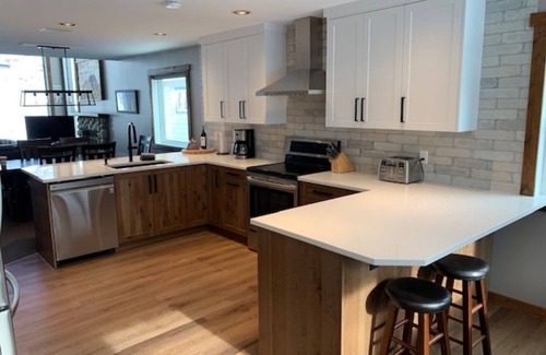 Silver Star Mountain Ski Chalet | Beautifully Appointed Deluxe Home - Backing onto Alpine chair - close to village