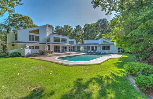 Quogue House | BEAUTIFULLY DECORATED AND LANDSCAPED HOME WITH OPEN KITCHEN, OUTDOOR DECK...