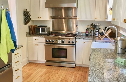 Northwest Berkeley House | Beautifully detailed oasis in the Westbrae