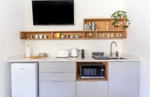 Stellenbosch Apartment | Beautifully Furnished Apartment with Shared Swimming Pool