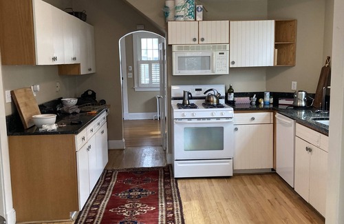 Annapolis House | Beautifully Furnished Home, Steps to USNA Stadium, Walk to Downtown Annapolis!