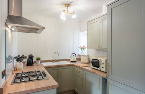 Nairn House | Beautifully presented Cottage by the beach