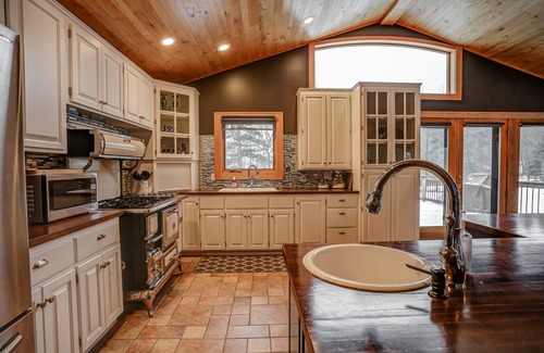 Walker House | Beautifully Remodeled Bliss House - Sleeps up to 15