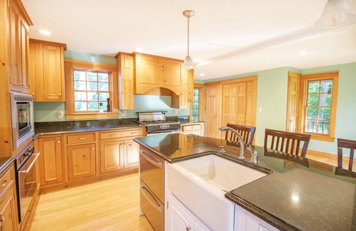 Rye House | Beautifully Rennovated Home Minutes to the Beach