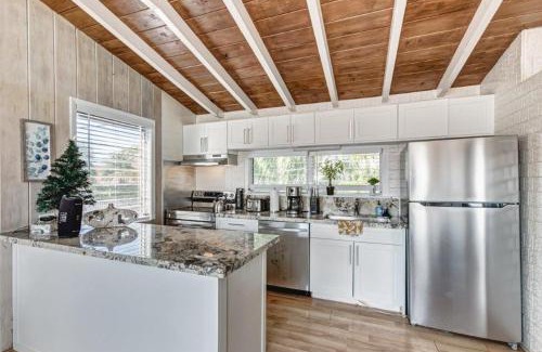 Southside House | Beautifully Renovated 5 Bedroom with Guest House home