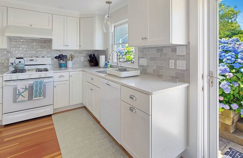 North Truro House | Beautifully Renovated 4BD-A/C, Water Views, Patio & Deck, Walk to Cold Storage Beach