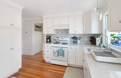 North Truro House | Beautifully Renovated 4BD-A/C, Water Views, Patio & Deck, Walk to Cold Storage Beach