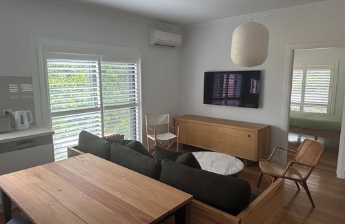 Bundeena House | Beautifully renovated 3 bedroom house 40 meters from Hordens Beach Bundeena