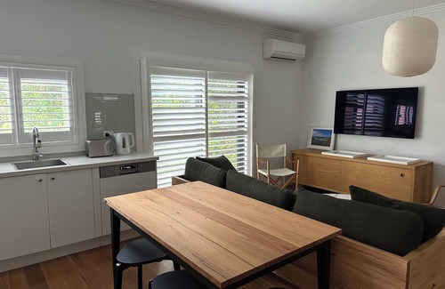 Bundeena House | Beautifully renovated 3 bedroom house 40 meters from Hordens Beach Bundeena