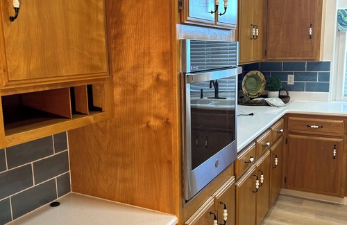 Medford House | Beautifully Renovated Sleeps up to 8 in East Medford