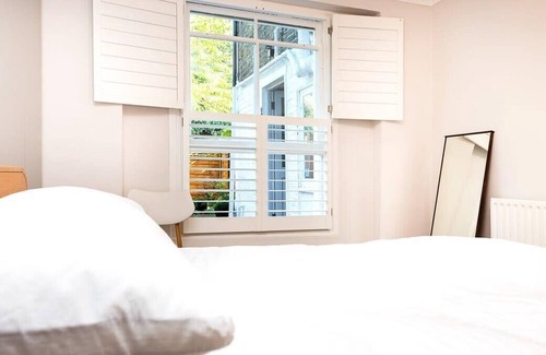 Dalston Apartment | Beautifully Styled, Modern Apartment With Garden