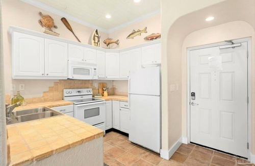 Pensacola Beach Condo | Beautifully updated 2 BR w extra bunk room, family friendly, ocean front condo