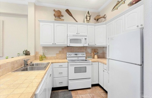 Pensacola Beach Condo | Beautifully updated 2 BR w extra bunk room, family friendly, ocean front condo