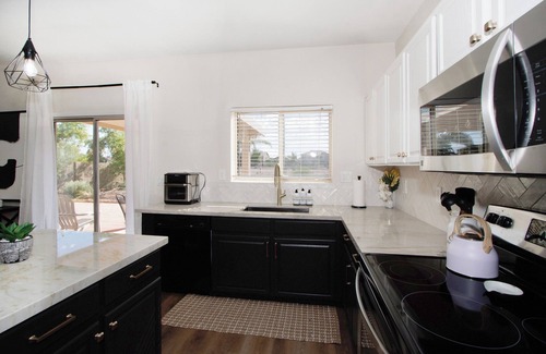 San Tan Valley House | BEAUTIFULLY Updated San Tan House of Serenity✨- Free WiFi, Game Room, Sleeps 10